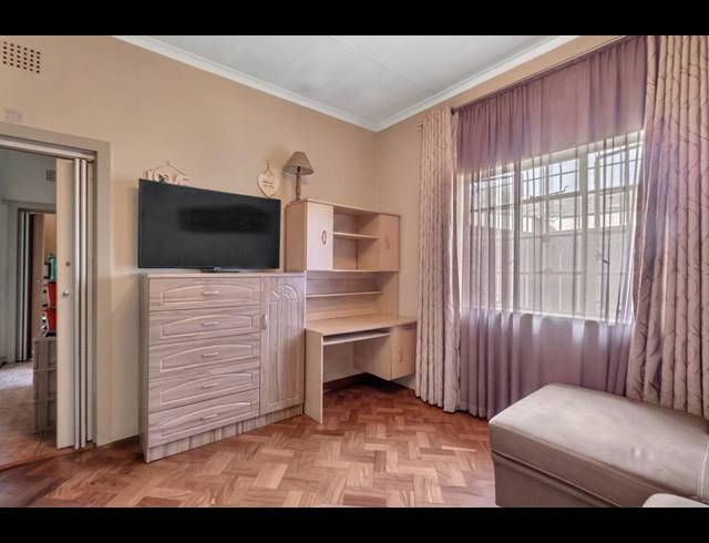 4 BEDROOM HOUSE FOR SALE IN GREENSIDE